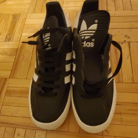 Adidas Samba Shoes - Picture 3 of 5